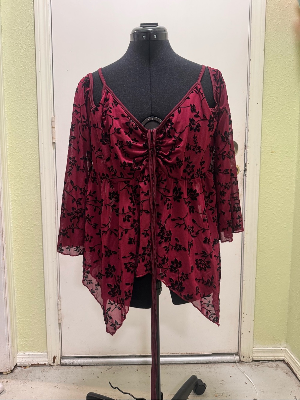 SHEIN Wine Red Floral Mesh Cold-Shoulder Tunic Top